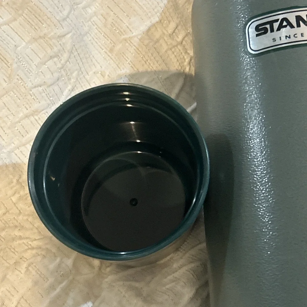 VTG Stanley Green Vacuum Thermos  W/ Stopper & Cup 1.1 Quart EN 12546-1 USA‎ - Picture 6 of 9